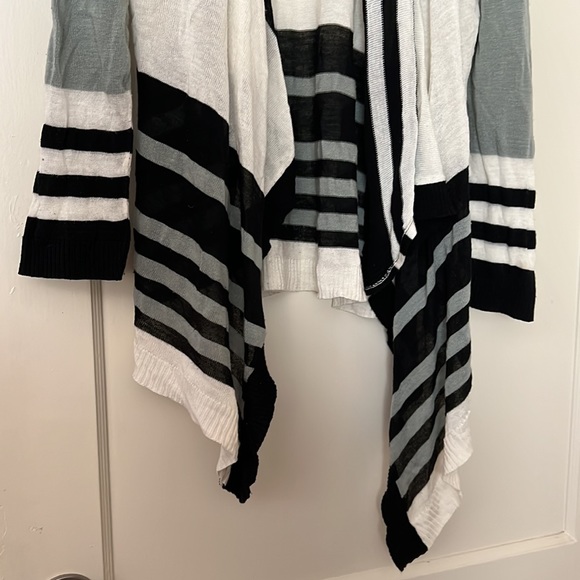 2Bebe white and black cardigan size: M/L - Picture 3 of 8